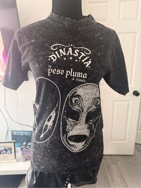 Dinastia Peso Pluma Graphic Tee in Distressed Black